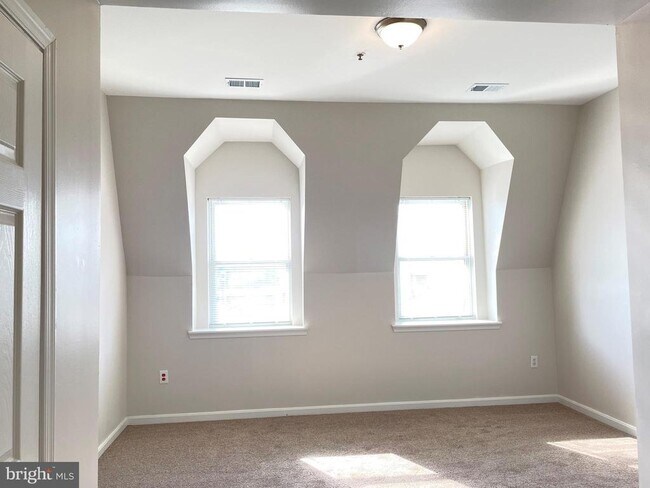 Building Photo - 1619 St Paul St