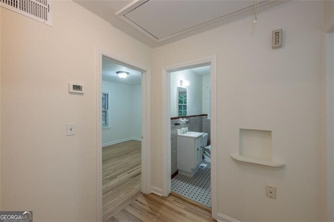 Building Photo - 2293 Vistamont Dr