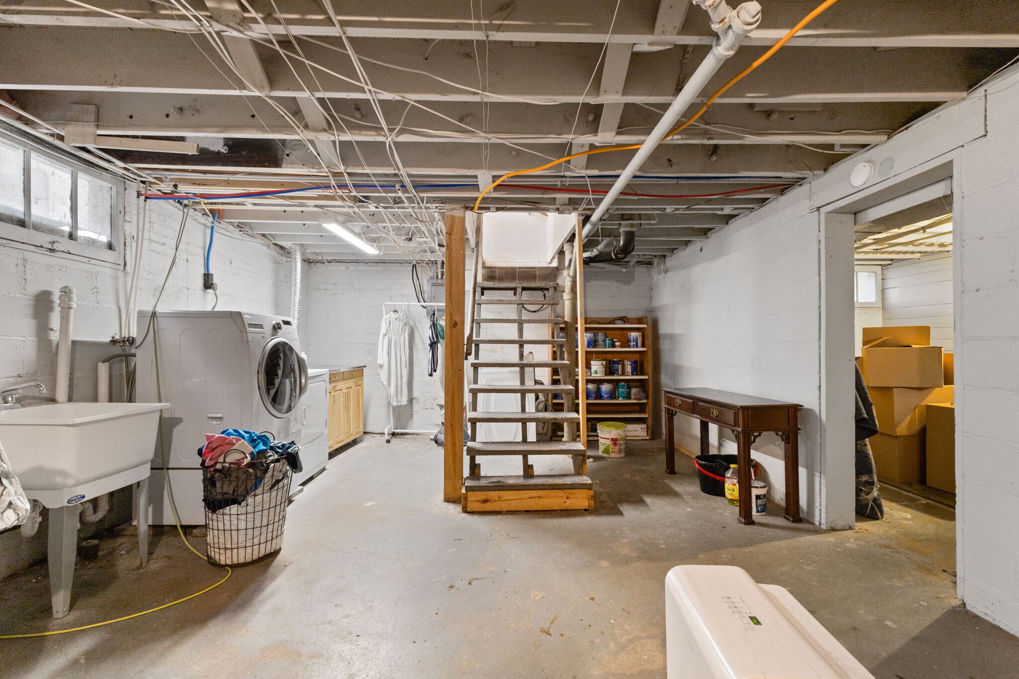 Building Photo - 717 E 55th St