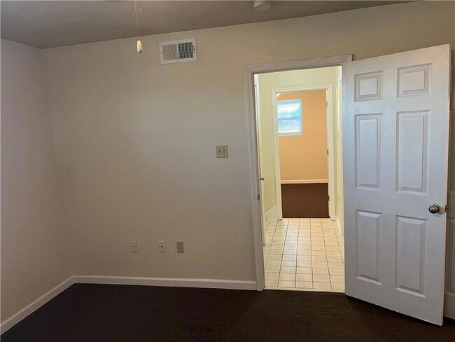 Building Photo - 316 Plantation Dr