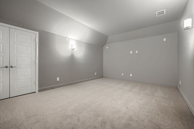 Building Photo - 929 Newcastle Dr