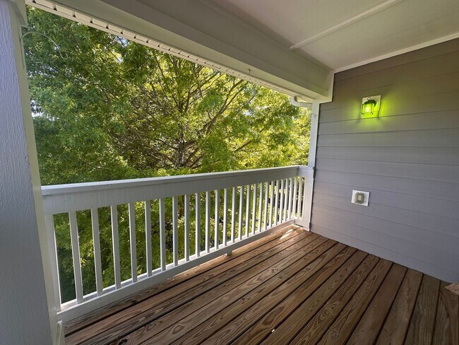 Building Photo - Spacious 2BR Condo with Flex Space & Private Balcony in Crestwood’s Madison Park