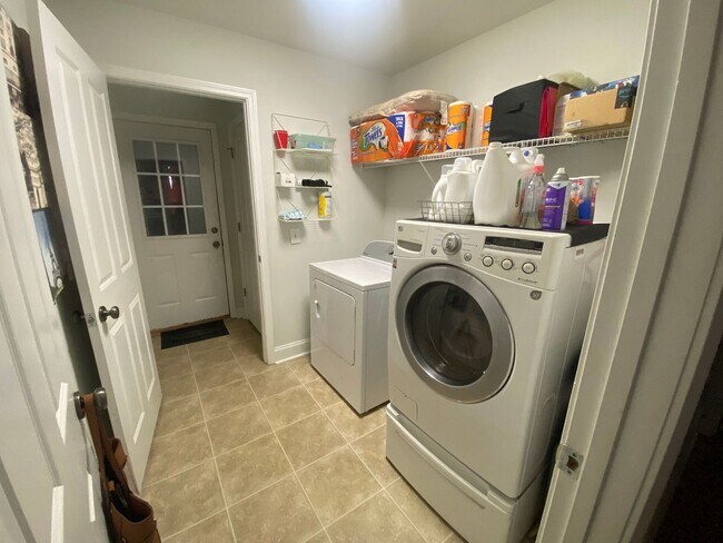 Building Photo - 281 E Creek Bend