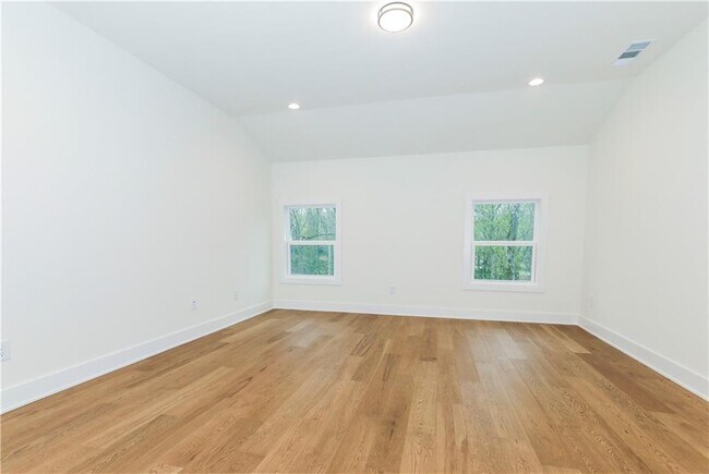 Building Photo - 3374 Lee Dr