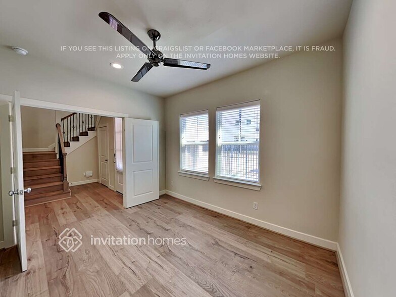 Building Photo - 709 Carriage Knls Dr
