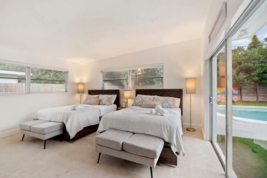 Building Photo - 20010 Highland Lakes Blvd