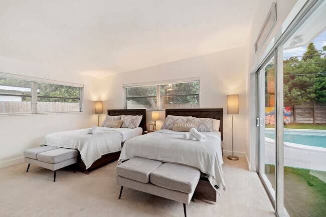 Building Photo - 20010 Highland Lakes Blvd