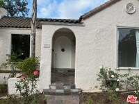 Building Photo - 101 N La Peer Dr