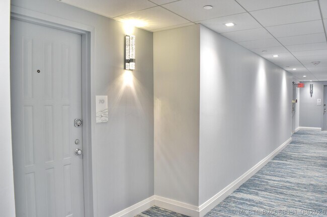 Building Photo - 3420 S Ocean Blvd