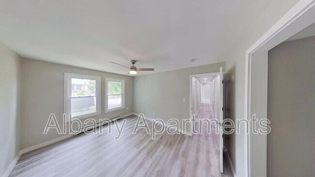 Building Photo - 4 Ten Eyck Ave