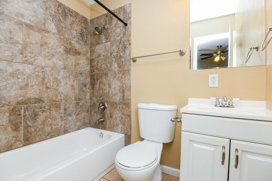 Building Photo - 3713 Arnold Dr