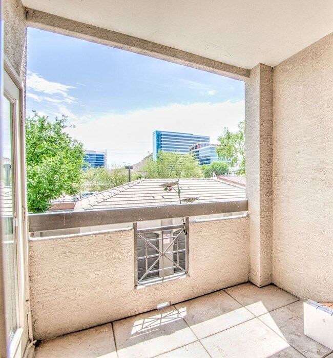 Building Photo - ASU Stay at Regatta Pointe!