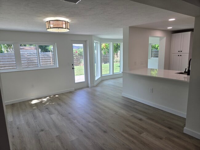 Building Photo - 3442 Fairview Dr