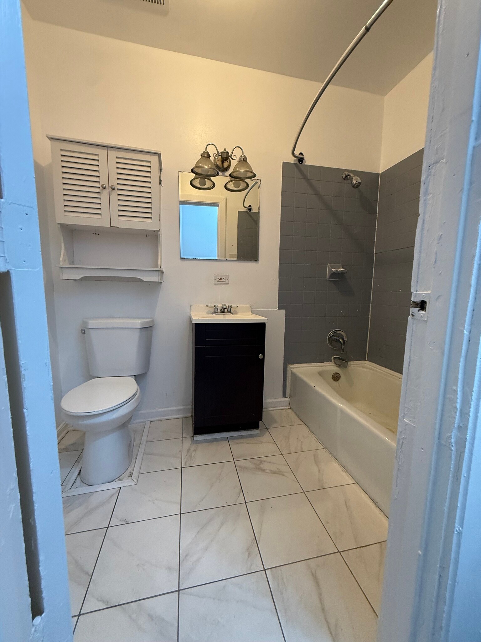 Bathroom - 901 W 19th St