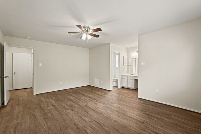 Building Photo - 1426 Ashwood Dr