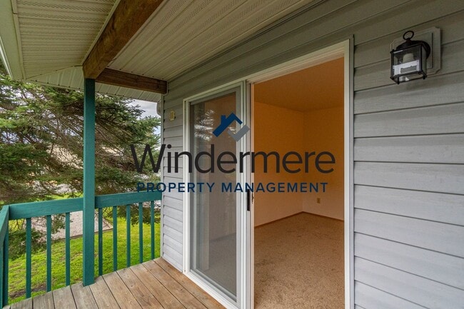 Building Photo - Two Bedroom Apartment in Coupeville