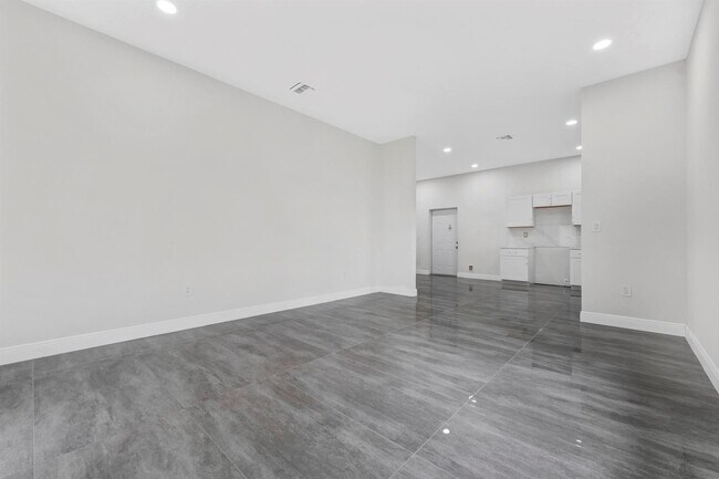 Building Photo - 5250 SW 18th St