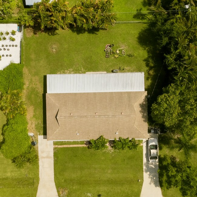 Building Photo - 5476/5478 Ave C