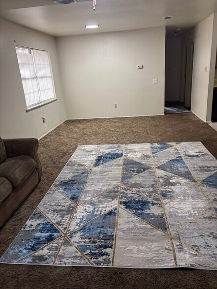 Building Photo - 205 Hummingbird Ln