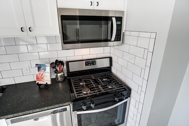 Building Photo - 1440 Elmwood Ave