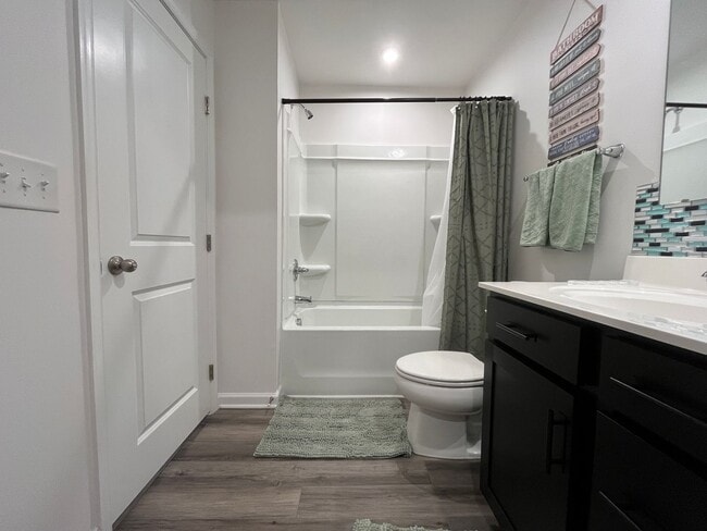 Building Photo - 134 Fernside Ct