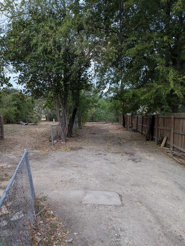 Building Photo - 5321 Howard St