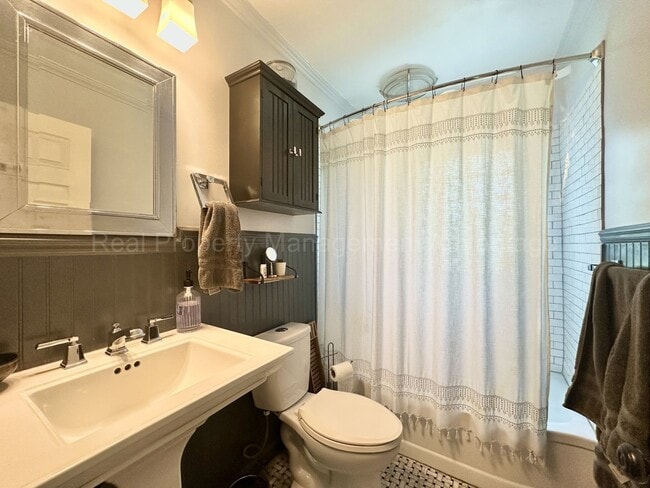 Building Photo - Updated 3-Bed Ranch Steps from Downtown Bi...