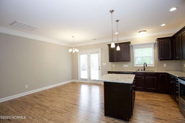 Building Photo - 721 Thrush Dr