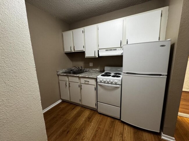 Building Photo - 103 E Central Ave