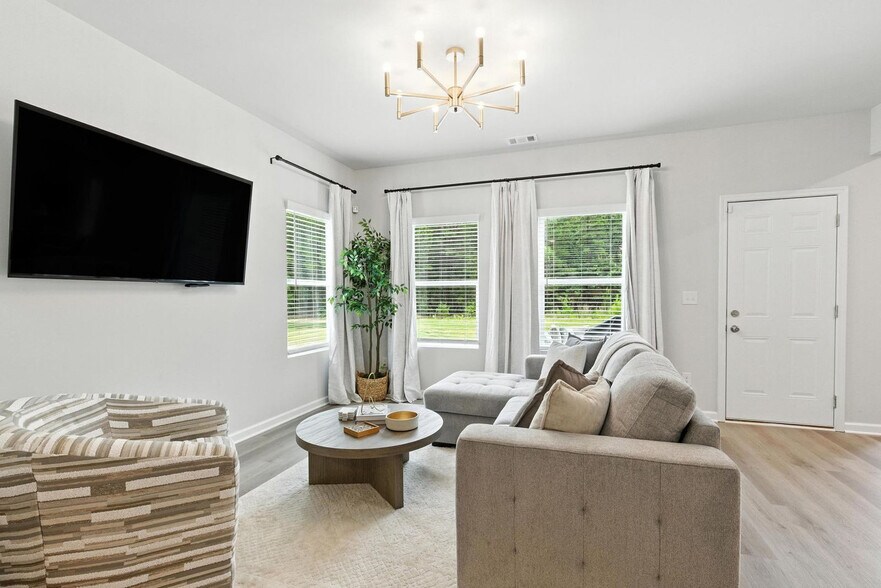 Building Photo - 611 W Vincent Dr