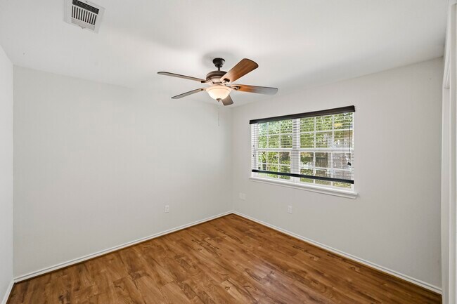 Building Photo - 16250 Indian Mill Dr