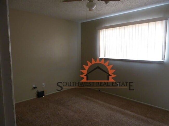 Building Photo - Cute 3 bedroom 1 bath one car garage