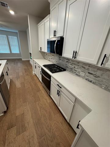 Building Photo - 7925 Bayside Dr