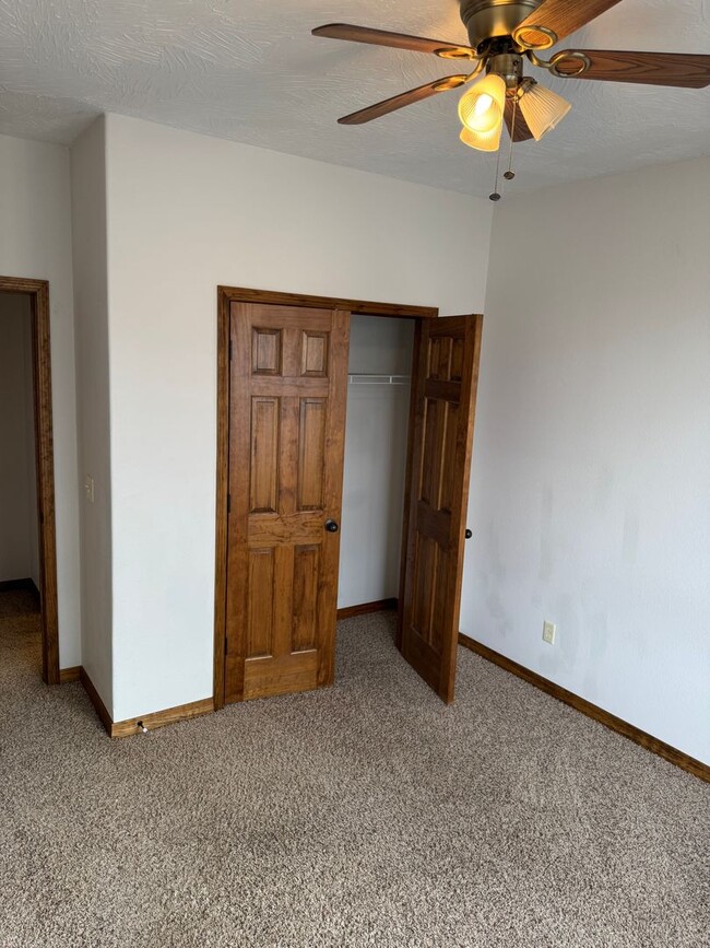 Building Photo - Move in ready, 3 Bedroom, 2 Bathroom Home ...