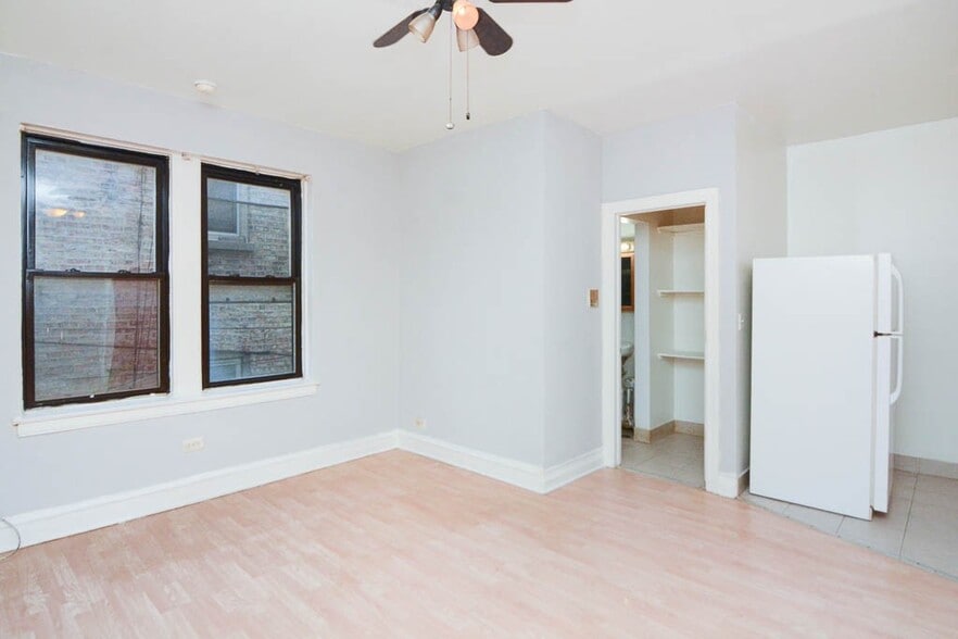 Building Photo - 4856 N Damen Ave