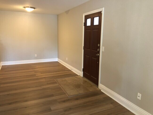 Building Photo - 2325 Del Mar Way # 103