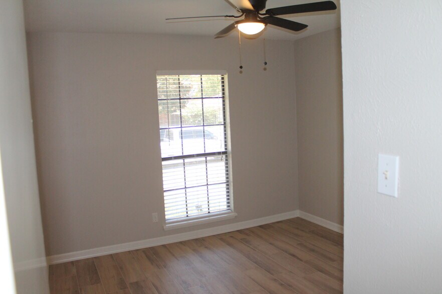 Building Photo - 4208 Arbor Dr