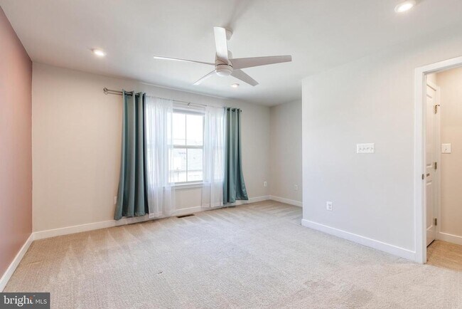 Building Photo - 228 S Newkirk St