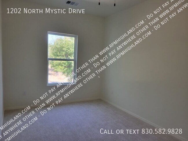 Building Photo - 1202 Mystic Dr