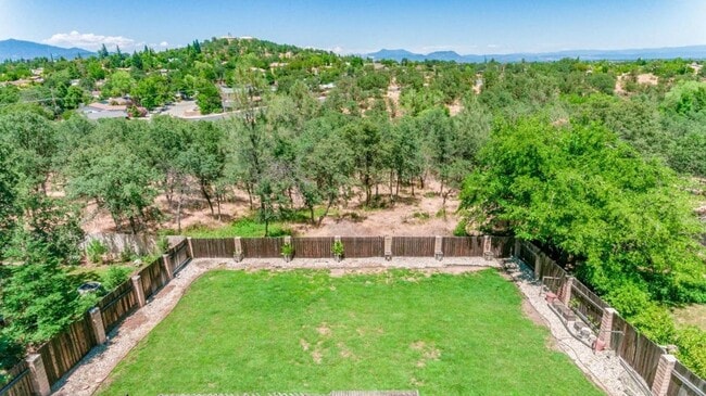 Building Photo - 4 Bedroom Home in West Redding
