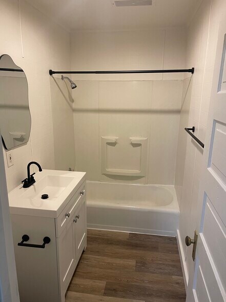 Building Photo - 2001 Grand St NE