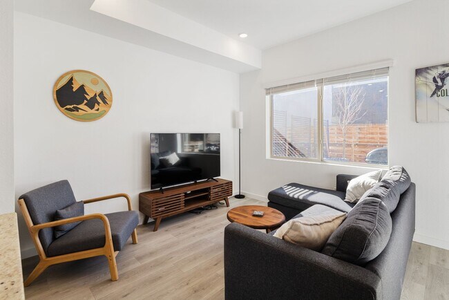 Building Photo - 3BD, 3.5BA Arvada Townhome with Patio and Yard