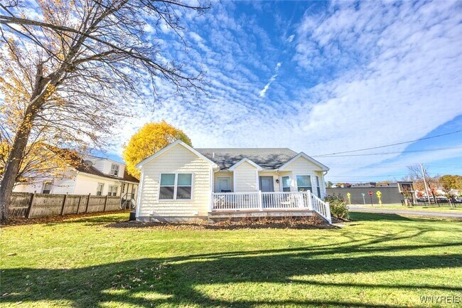 Building Photo - 105 Pine St