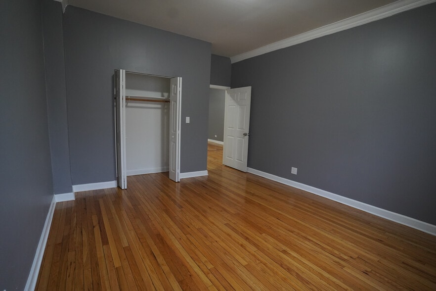Building Photo - 6948 S Dorchester Ave