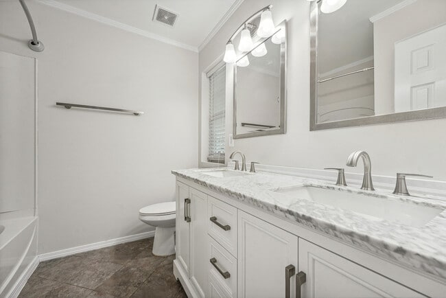 Building Photo - 7811 River Field Dr