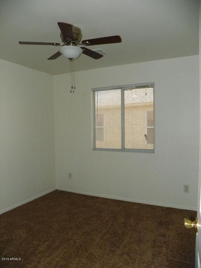 Building Photo - Phoenix Gem, 3 bed, 2.5 bath