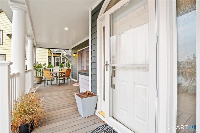 Building Photo - 69 Weed Ave