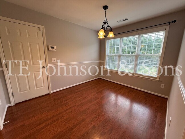 Building Photo - Charming 3-Bedroom Home with Modern Comfor...