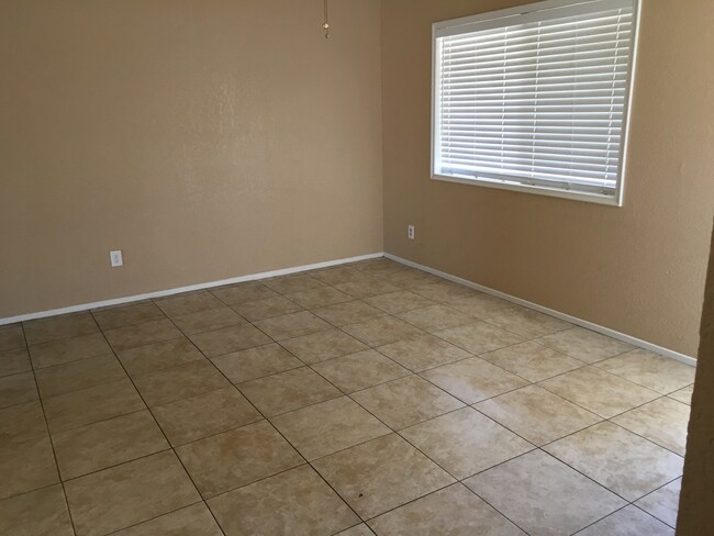 Building Photo - **Excellent 3br/1ba/1garage HOUSE (CHANDLE...