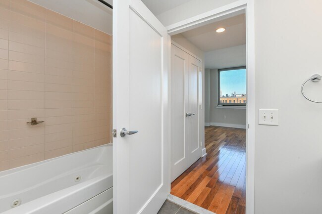 Building Photo - 800 Jackson St